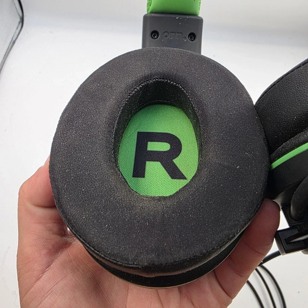 onn. Wired‎ Gaming Headset with Microphone Black Neon Green 3.5mm Jack L3